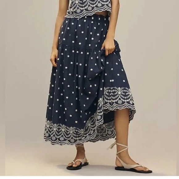 En Saison Dresses & Skirts - En Saison navy floral embroidered scalloped trim billowy skirt size large new